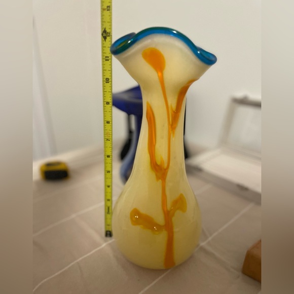 Vintage yellow with blue ruffle cased glass w/applied coloured - Picture 2 of 8